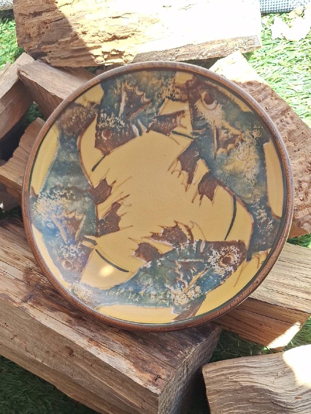 Yellow and Green Fish Motif Decorative Ceramic Bowl - Signed - Picture 3 of 10